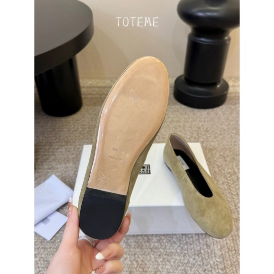 Toteme Shoes Collection
Women 35-40