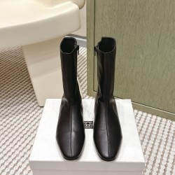 Toteme Shoes Collection
Women 35-40
