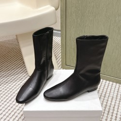 Toteme Shoes Collection
Women 35-40