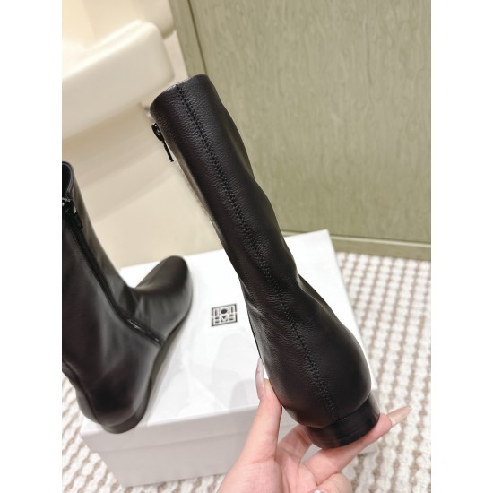 Toteme Shoes Collection
Women 35-40