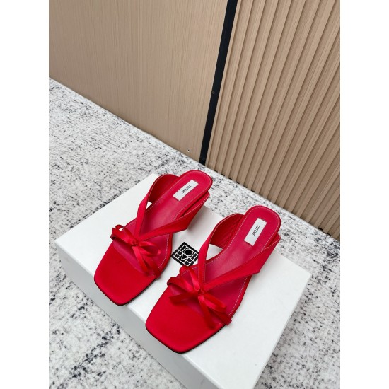 Toteme Shoes Collection
Women 35-40