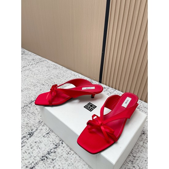 Toteme Shoes Collection
Women 35-40