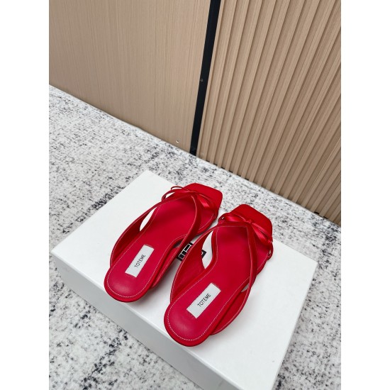 Toteme Shoes Collection
Women 35-40
