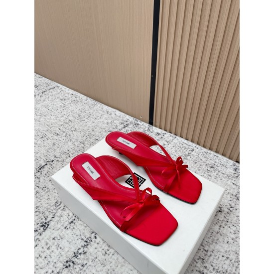 Toteme Shoes Collection
Women 35-40