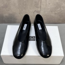 Toteme Shoes Collection
Women 35-40