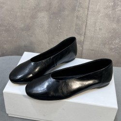 Toteme Shoes Collection
Women 35-40