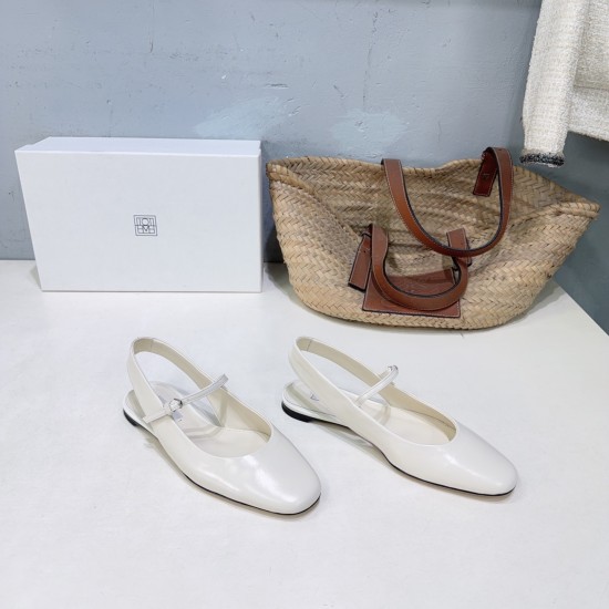 Toteme Shoes Collection
Women 35-40