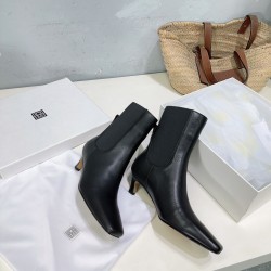 Toteme Shoes Collection
Women 35-40