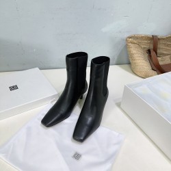 Toteme Shoes Collection
Women 35-40