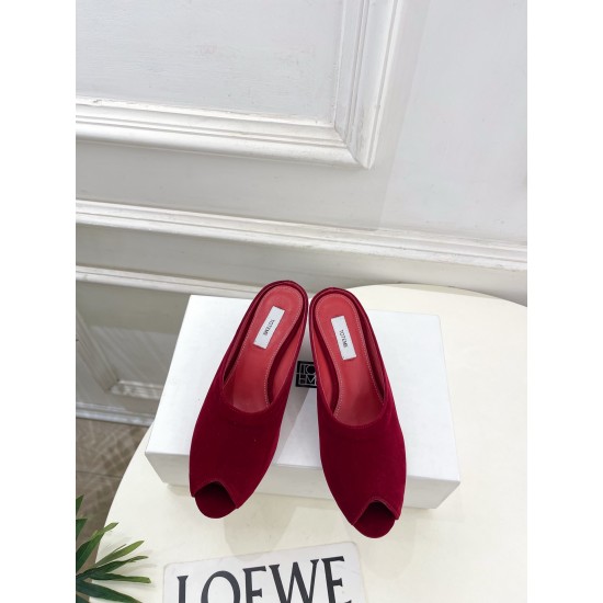 Toteme Shoes Collection
Women 35-40