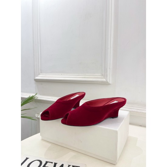 Toteme Shoes Collection
Women 35-40