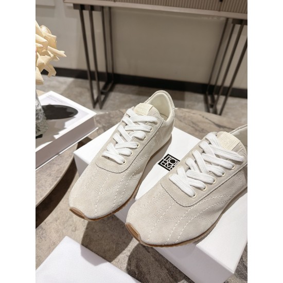 Toteme Shoes Collection
Women 35-40