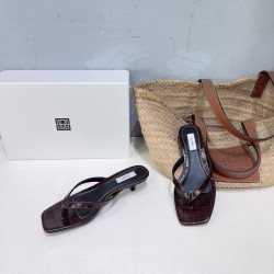 Toteme Shoes Collection
Women 35-40