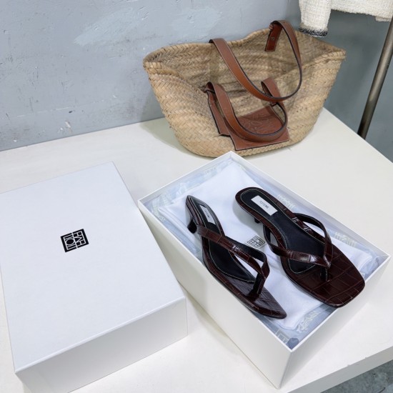 Toteme Shoes Collection
Women 35-40