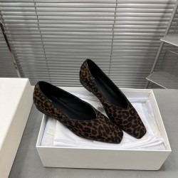 Toteme Shoes Collection
Women 35-40