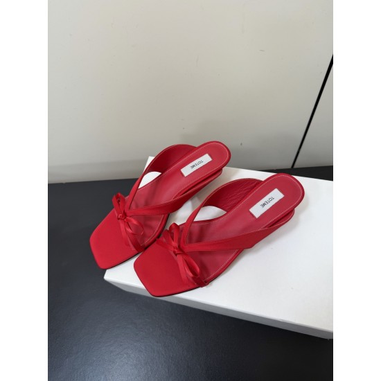 Toteme Shoes Collection
Women 35-40