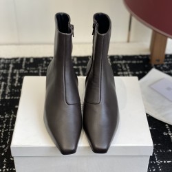 Toteme Shoes Collection
Women 35-40