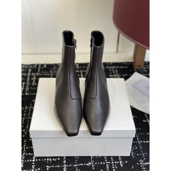 Toteme Shoes Collection
Women 35-40