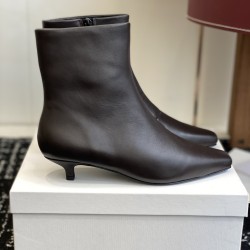 Toteme Shoes Collection
Women 35-40