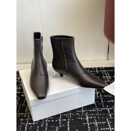 Toteme Shoes Collection
Women 35-40