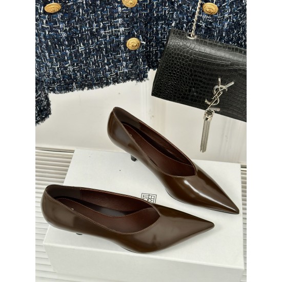 Toteme Shoes Collection
Women 35-40