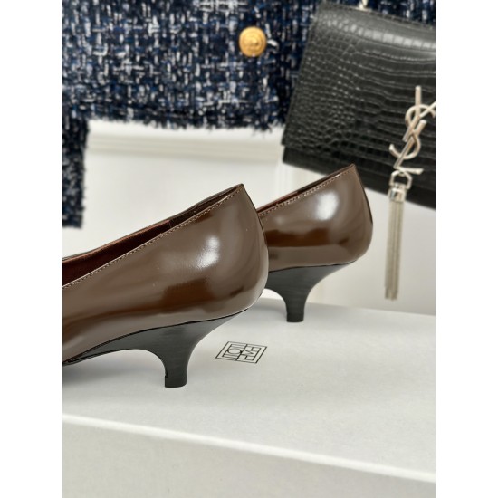 Toteme Shoes Collection
Women 35-40