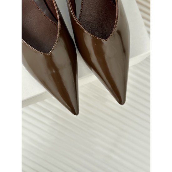 Toteme Shoes Collection
Women 35-40