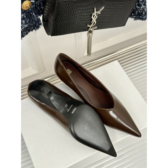 Toteme Shoes Collection
Women 35-40