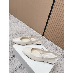 Toteme Shoes Collection
Women 35-40