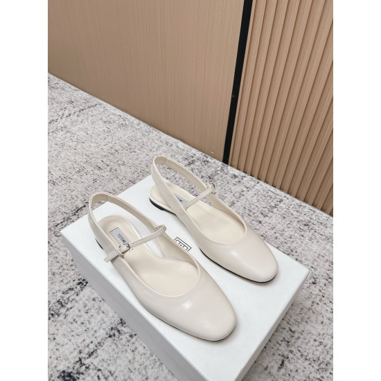 Toteme Shoes Collection
Women 35-40