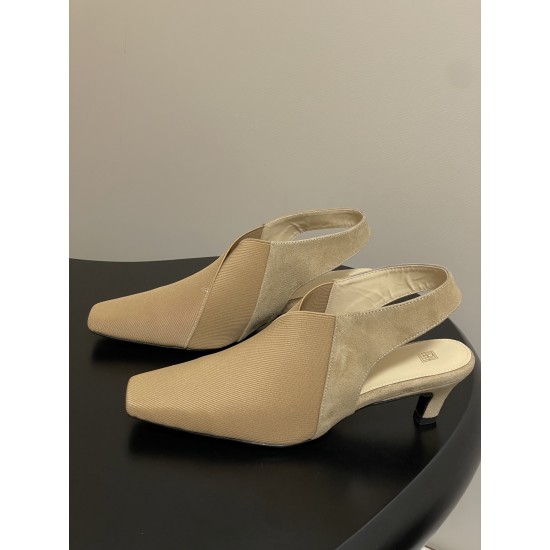 Toteme Shoes Collection
Women 35-40