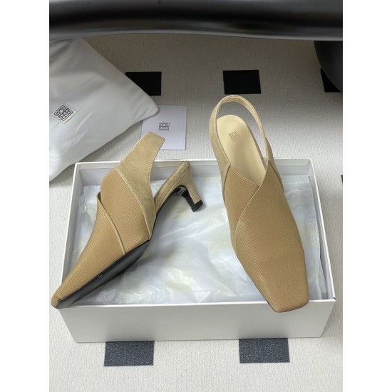 Toteme Shoes Collection
Women 35-40