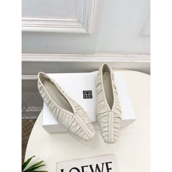 Toteme Shoes Collection
Women 35-40