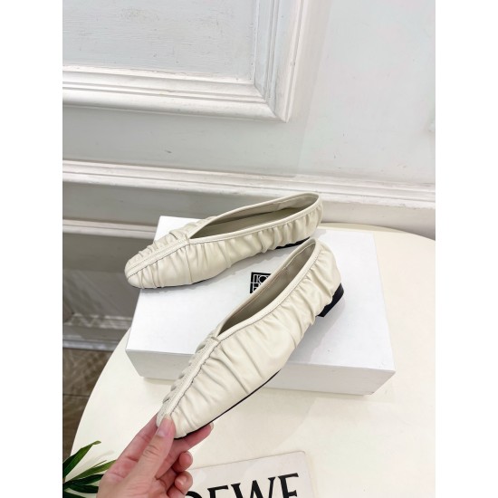 Toteme Shoes Collection
Women 35-40