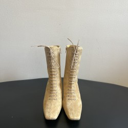 Toteme Shoes Collection
Women 35-40