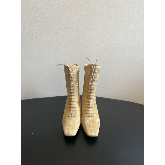 Toteme Shoes Collection
Women 35-40