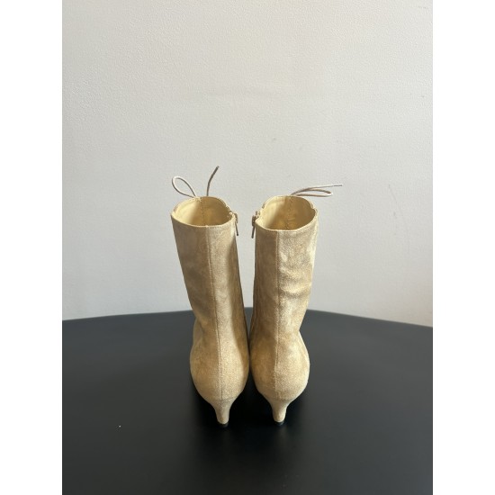Toteme Shoes Collection
Women 35-40