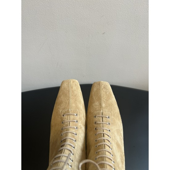 Toteme Shoes Collection
Women 35-40