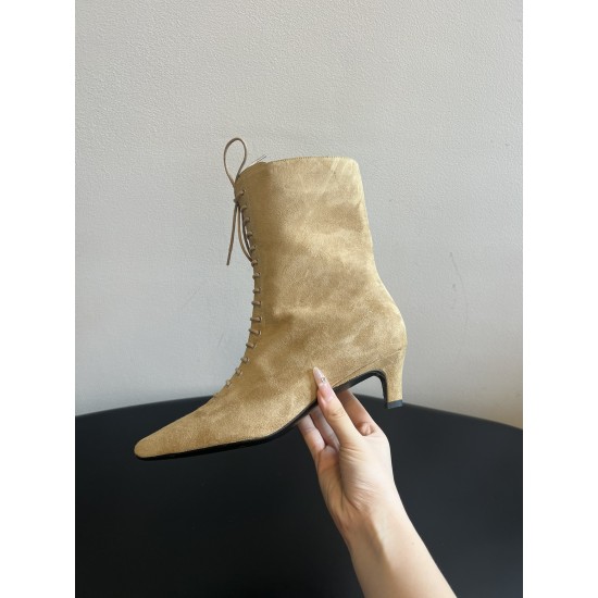 Toteme Shoes Collection
Women 35-40
