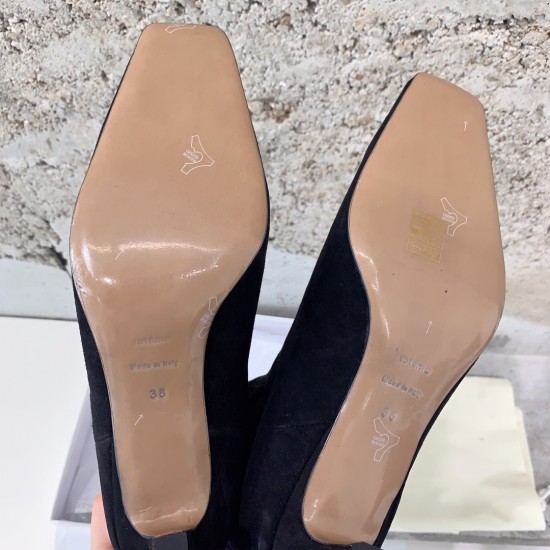 Toteme Shoes Collection
Women 35-40