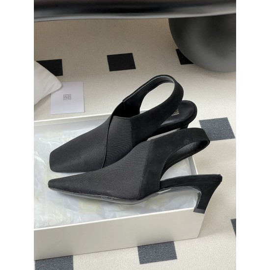 Toteme Shoes Collection
Women 35-40