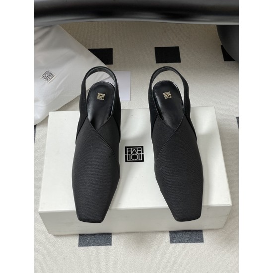 Toteme Shoes Collection
Women 35-40