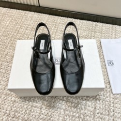 Toteme Shoes Collection
Women 35-40