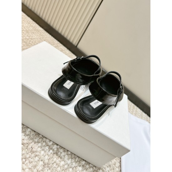 Toteme Shoes Collection
Women 35-40