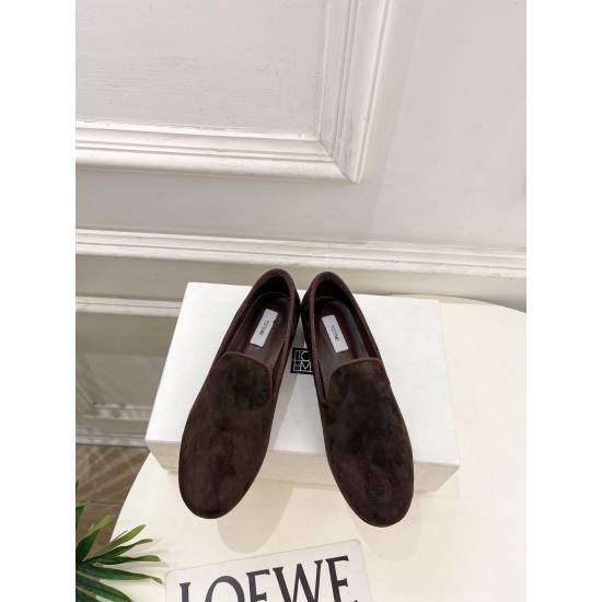 Toteme Shoes Collection
Women 35-40