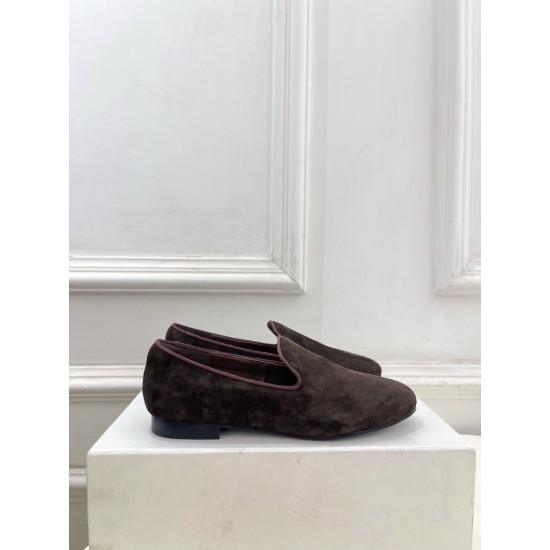 Toteme Shoes Collection
Women 35-40