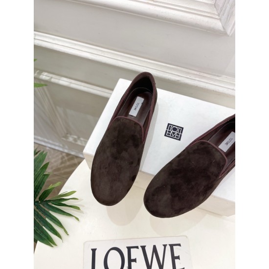 Toteme Shoes Collection
Women 35-40