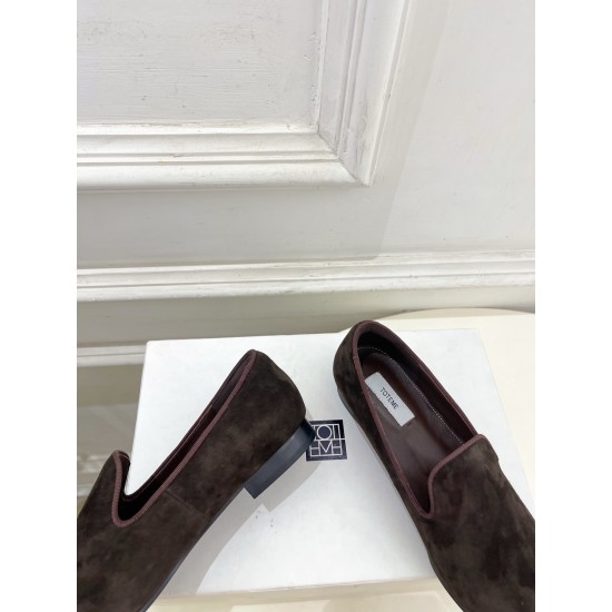 Toteme Shoes Collection
Women 35-40