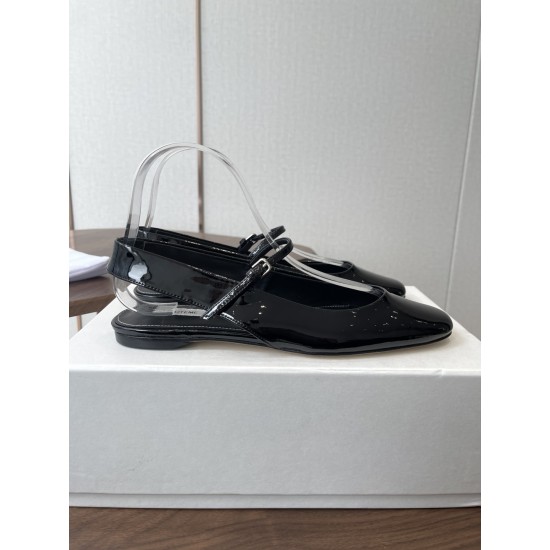 Toteme Shoes Collection
Women 35-40