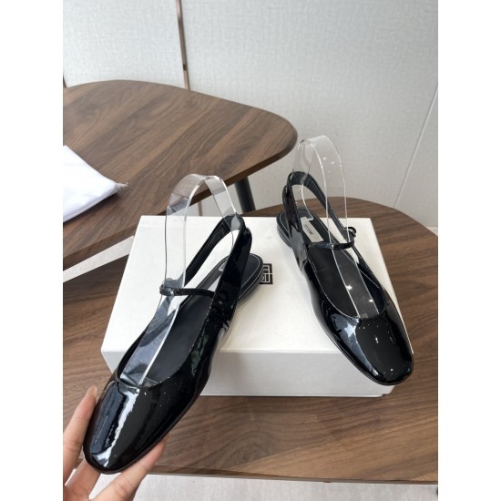 Toteme Shoes Collection
Women 35-40